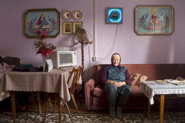 color portrait photograph of an elderly woman by Ivana Jašminská