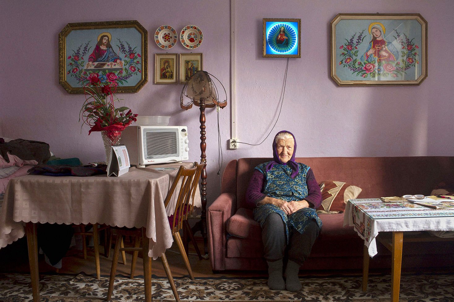 color portrait photograph of an elderly woman by Ivana Jašminská