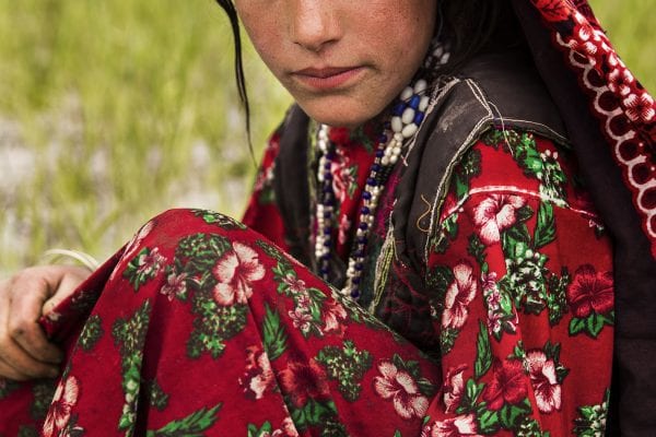 afghanistan woman portrait photography in color by mihaela noroc, the atlas of beauty series