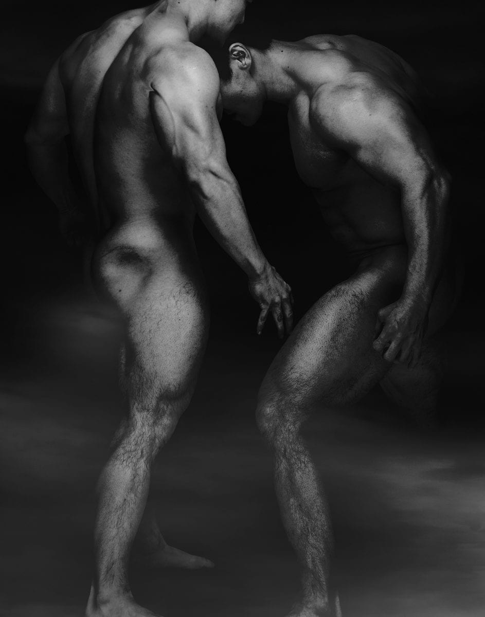 black and white photography of human bodies on a dark background by Korean Photographer Dongwook Lee