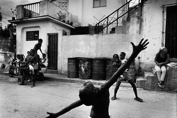 black and white street photography by Bela Doka in Cuba during the Periodo Especial, in Havana 1994 1998