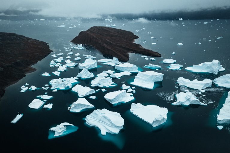 Landscape photo by Hannes Becker, glaciers, fjord, iceberg.