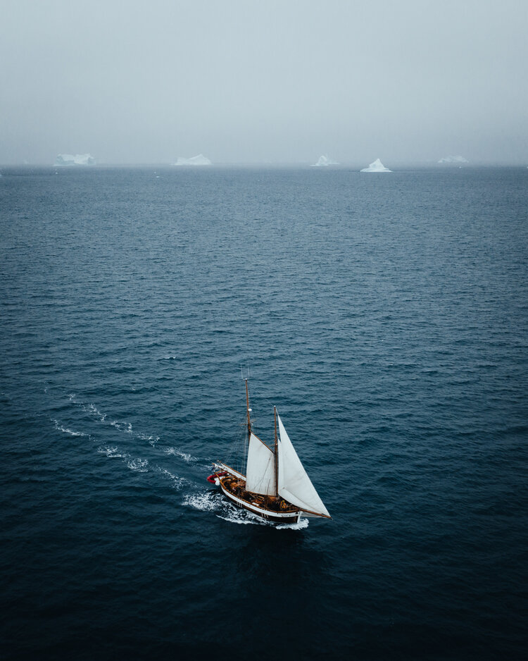 Hannes Becker landscape photo. sailboat.