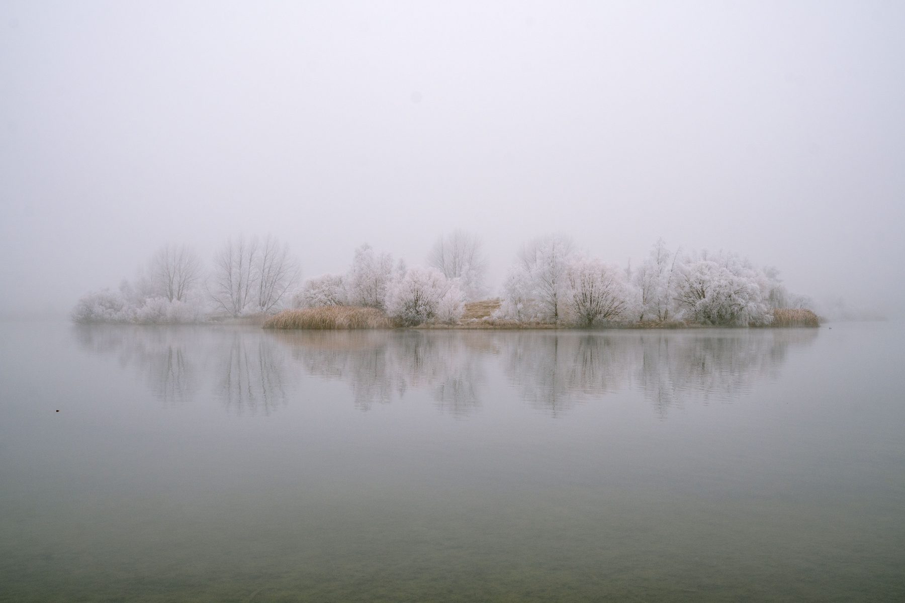 color landscape photograph of a lake in New Zealand