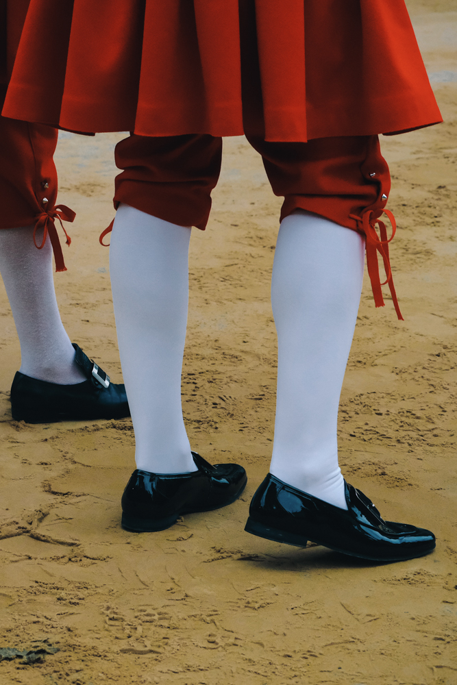 Color street photography by Francesco Goia, shoes, red pants