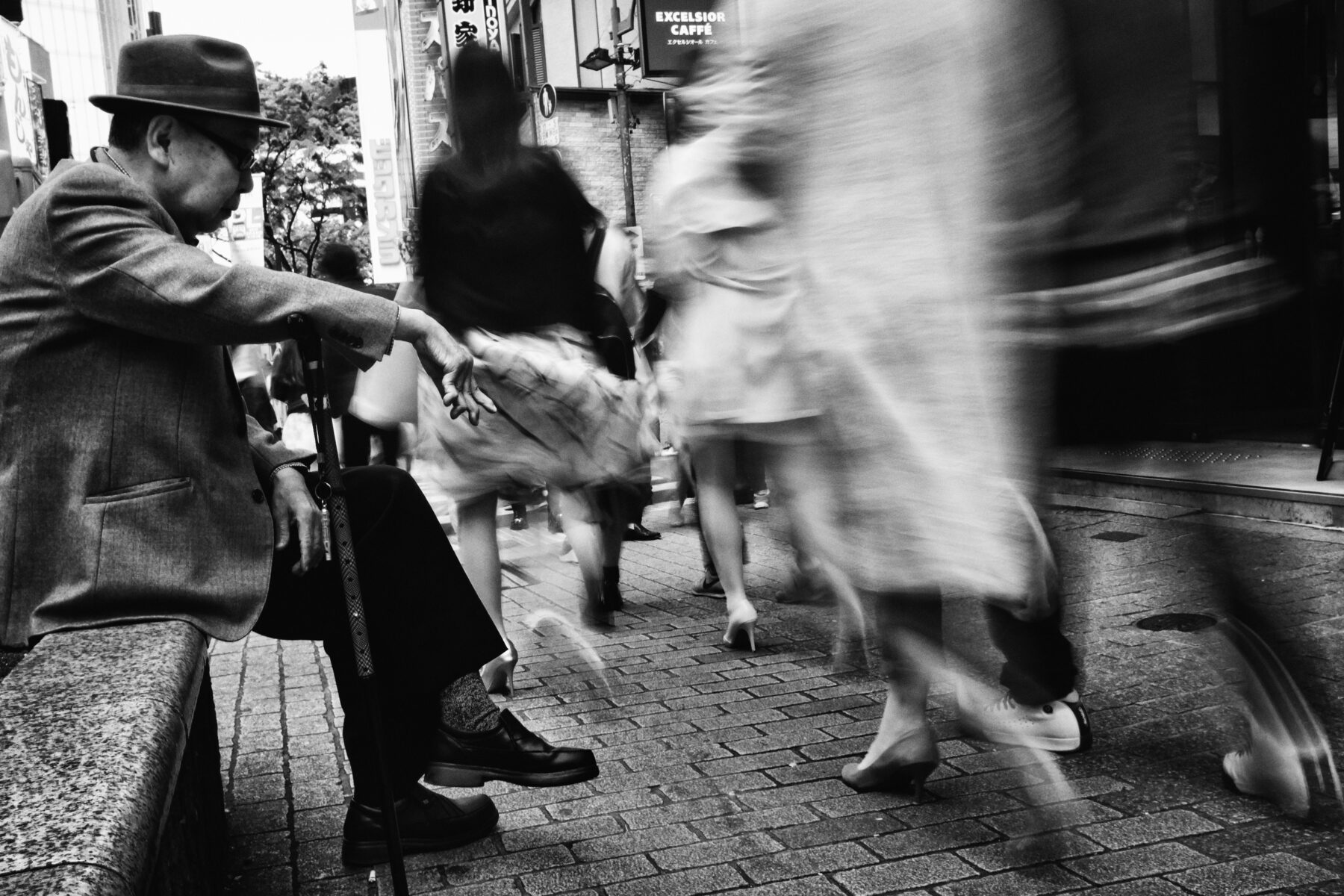 Black and white strete photography by Tatsuo Suzuki. Tokyo Japan