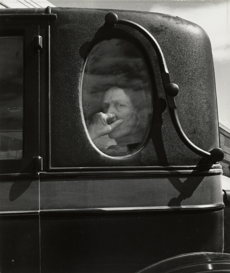 Black and white photography by Dorothea Lange. Woman in funeral cortege. California, 1938, documentary photography