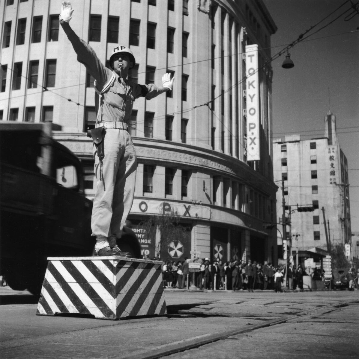 Black and white photography by Ken Domon, military policeman, Tokyo, 1946