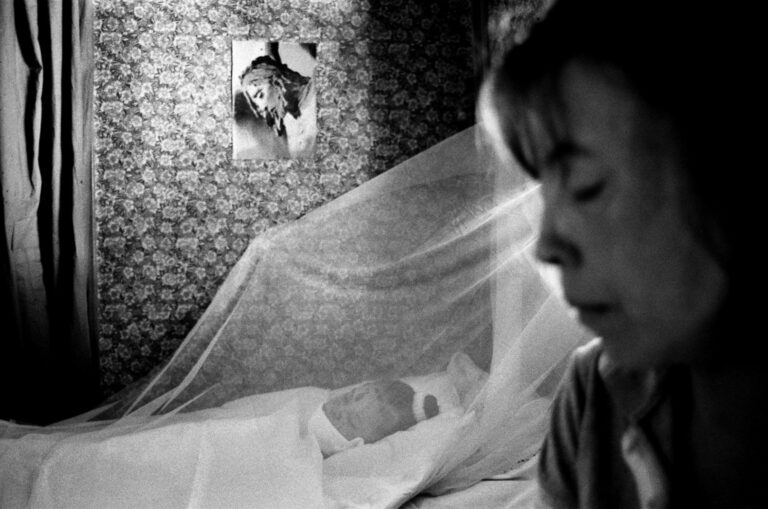 Black & white photography by Pierrot Men, woman praying, Fianarantsoa, Madagascar, 1998