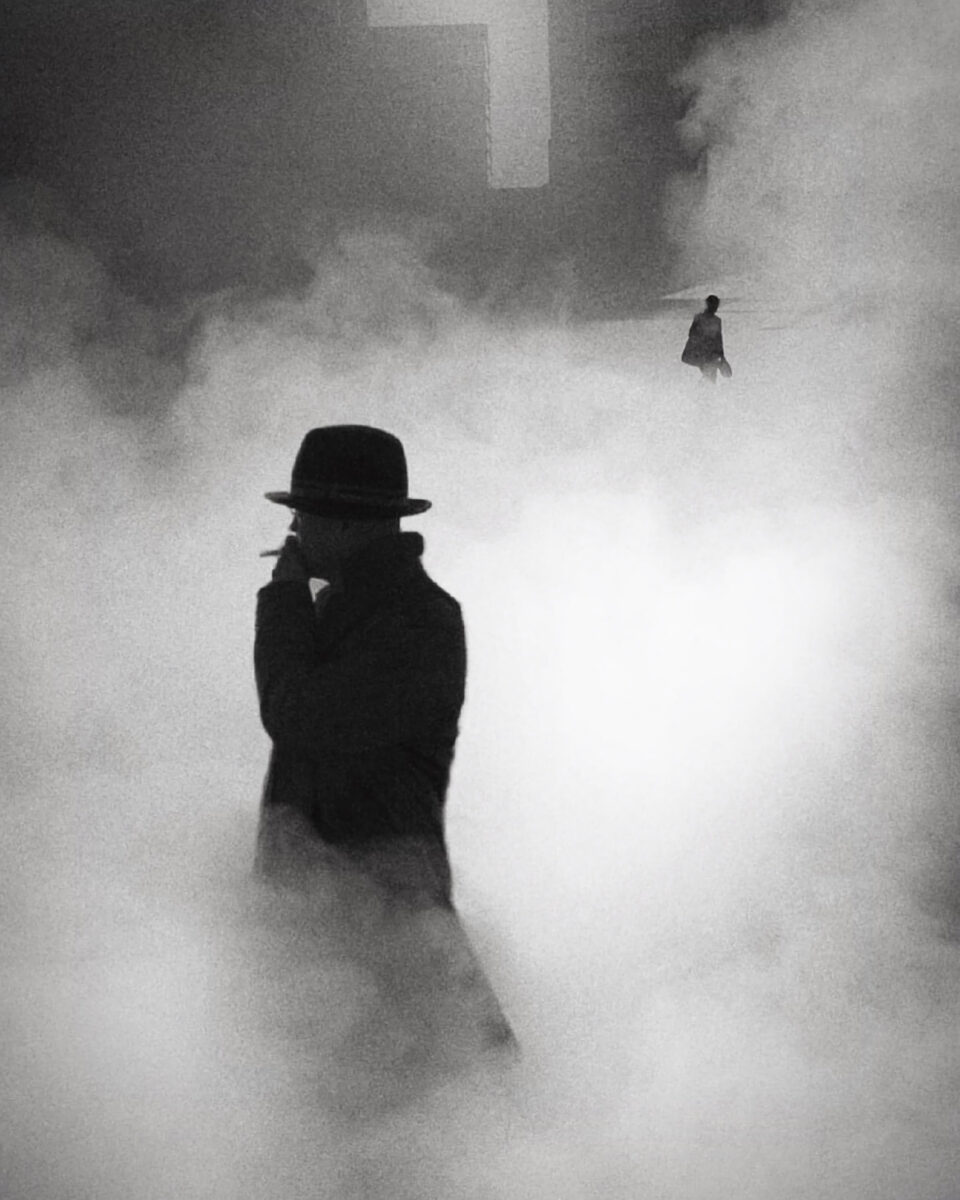 Black and white photography by Kiego Nakamura aka Diselpower. Smoke, haze, two men, sillouhettes, Tokyo, Japan