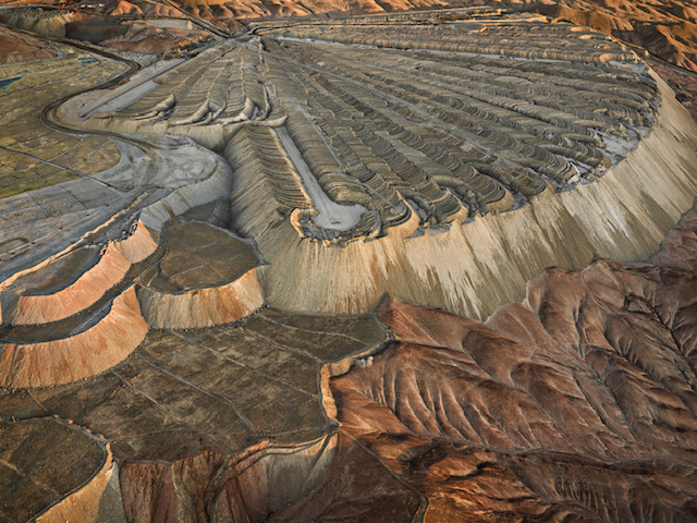 Aerial landscape photography by Edward Burtynsky, copper mine, Chile