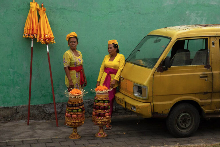 Color photography by Michael Dean Morgan, women, Bali