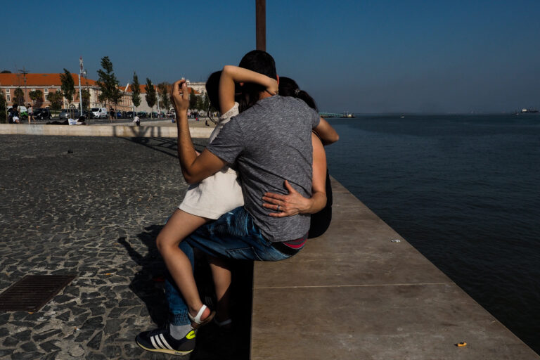 Color street photography by Andrea Torrei, Lisbon