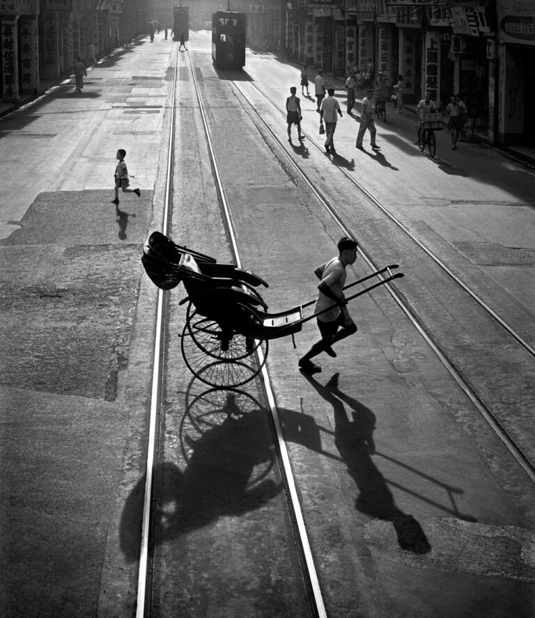 B&w strete photography by Fan Ho, rickshaw, Hong Kong, 1958