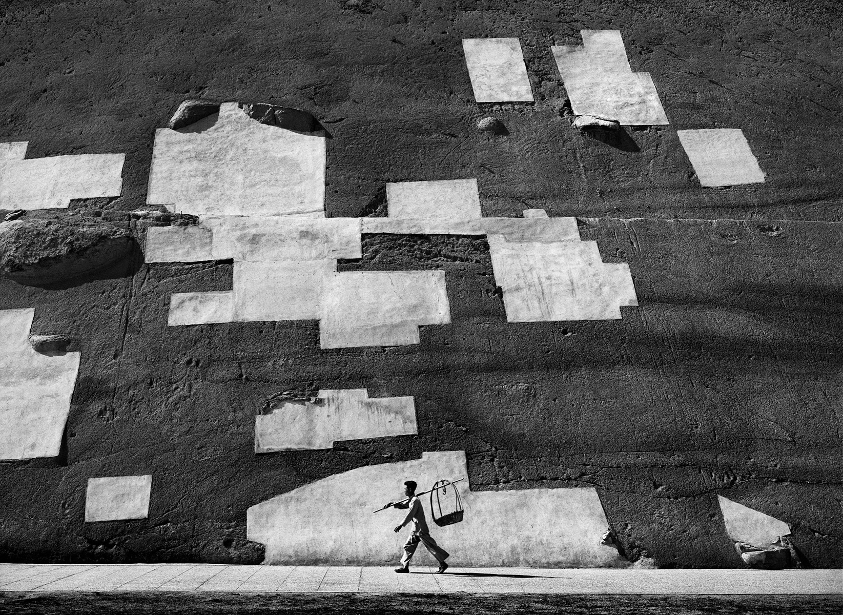 Black and white street photography by Fan Ho.