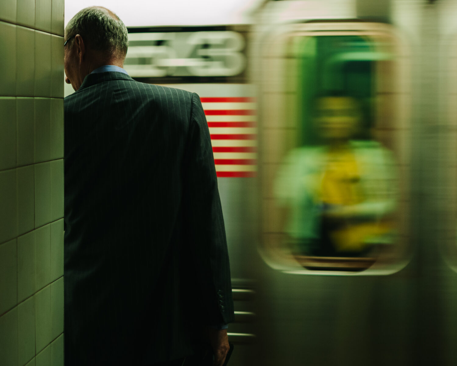 Street photography by Young Chul Kim, train, nyc