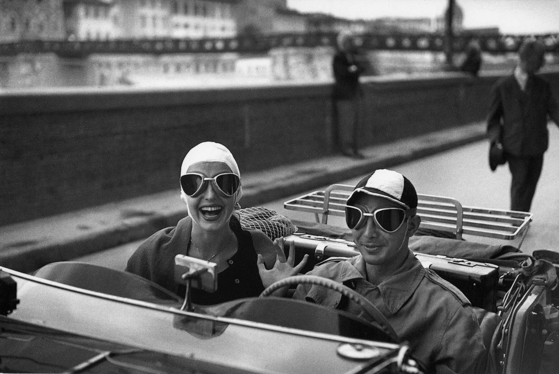 Street photography by Ruth Orkin, couple in MG