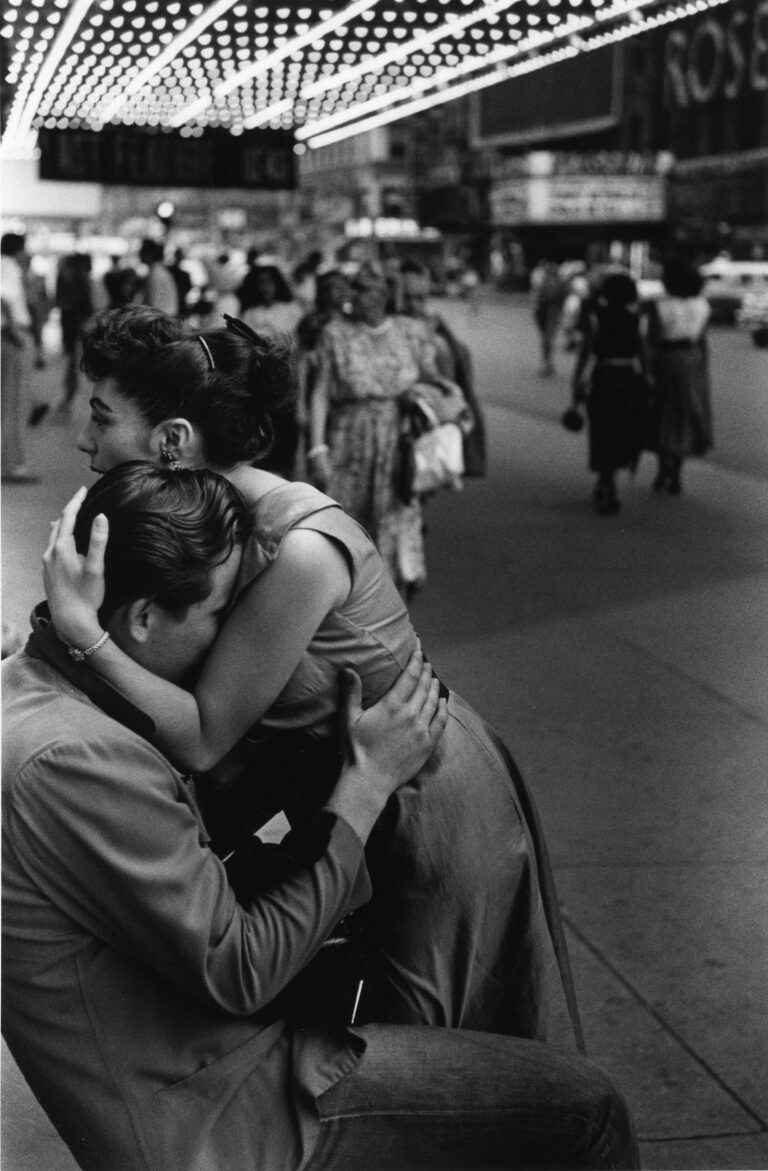 Street photography by Ruth Orkin, couple embracing