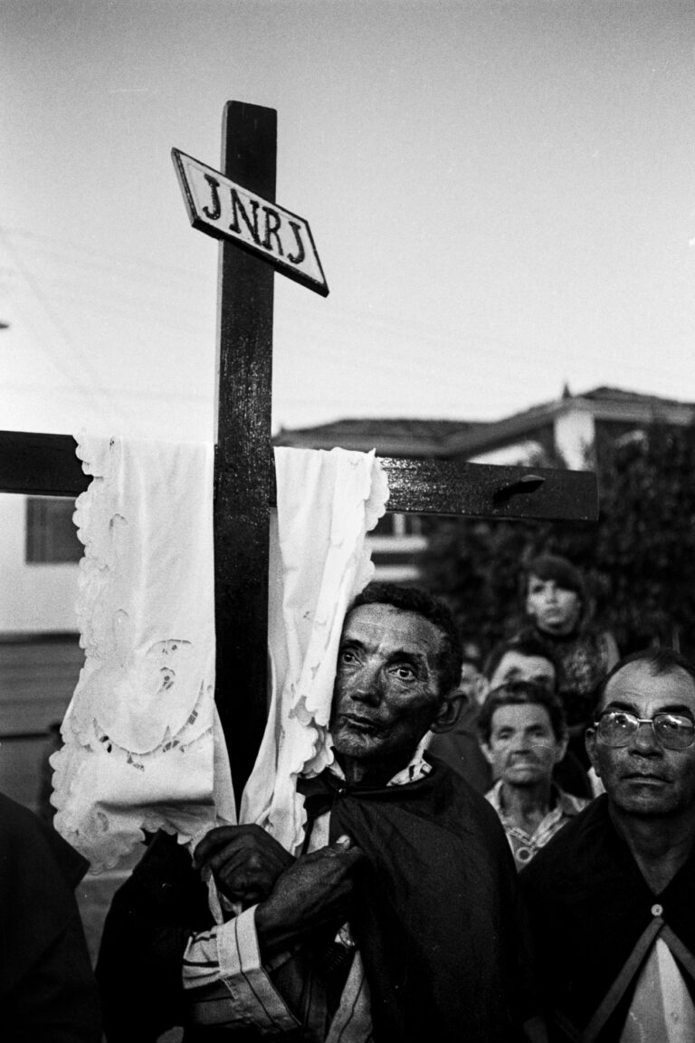 black and white documentary photography by Flavio Cannalonga, regligious ceremony