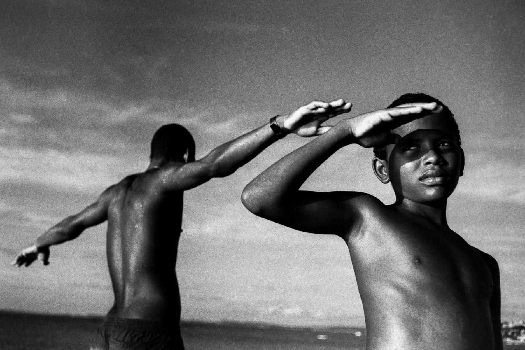 black and white documentary photography by Flavio Cannalonga, boys, coast