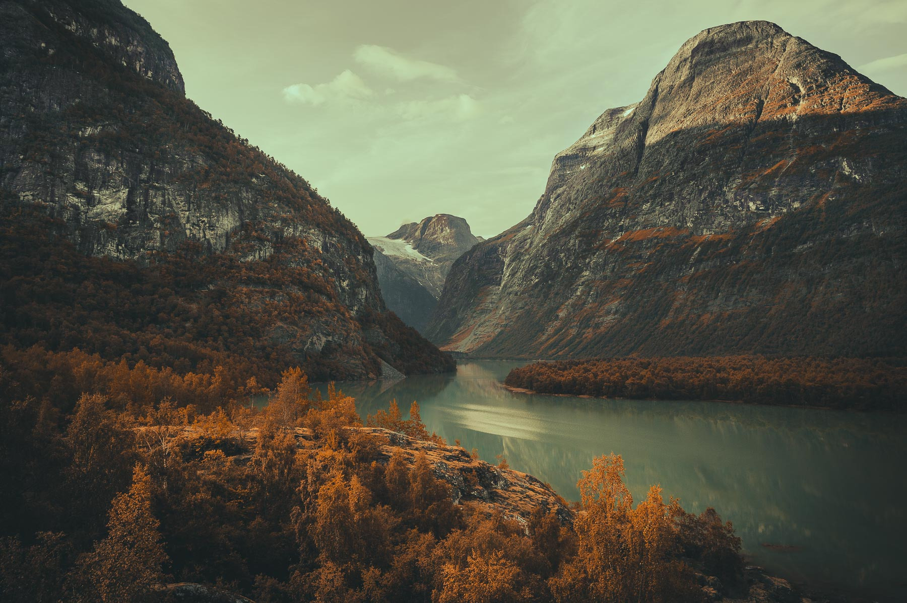 color nature landscape photography by Yohan Terraza, forest, lac, mountain