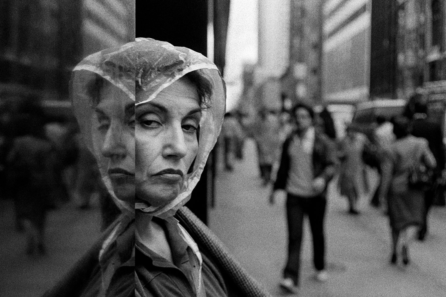 Black & white street photography by Richard Sandler, woman