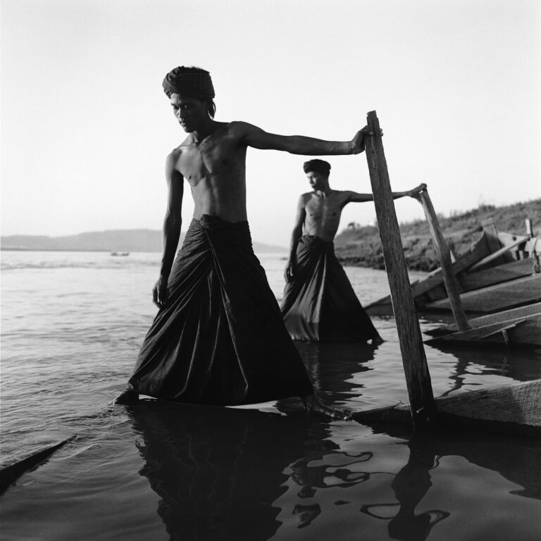 Black & white portrait photography by Monica Denevan, Men and boats, Burma