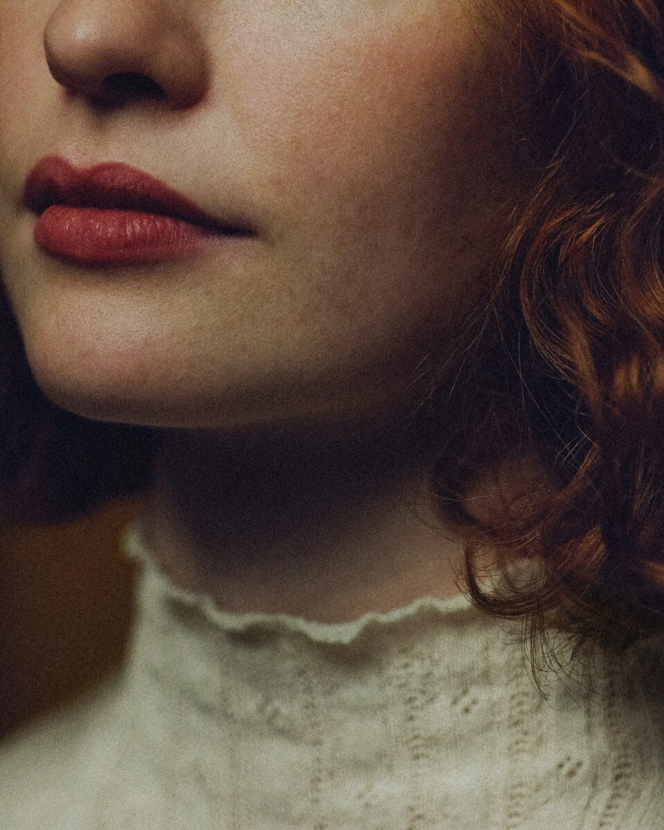 Portrait photography by Phil Sharp, woman with red lipstick