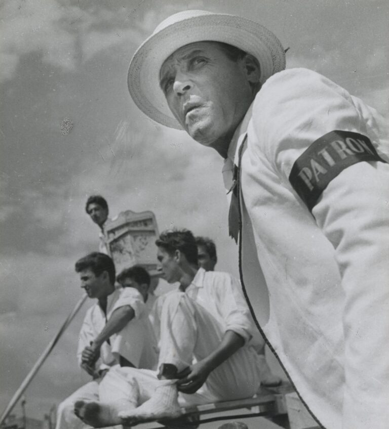 Black & white photography by Agnès Varda. Water jousters in Sète, France, 1952