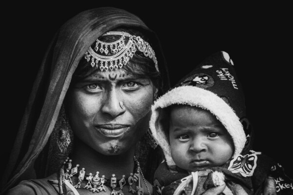 black and white street portrait of an Indian woman and child by Pinkesh Bhati