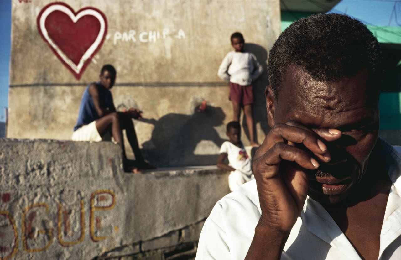 Photo of a man crying in Pt-au-Prince, Haiti by Maggie Steber