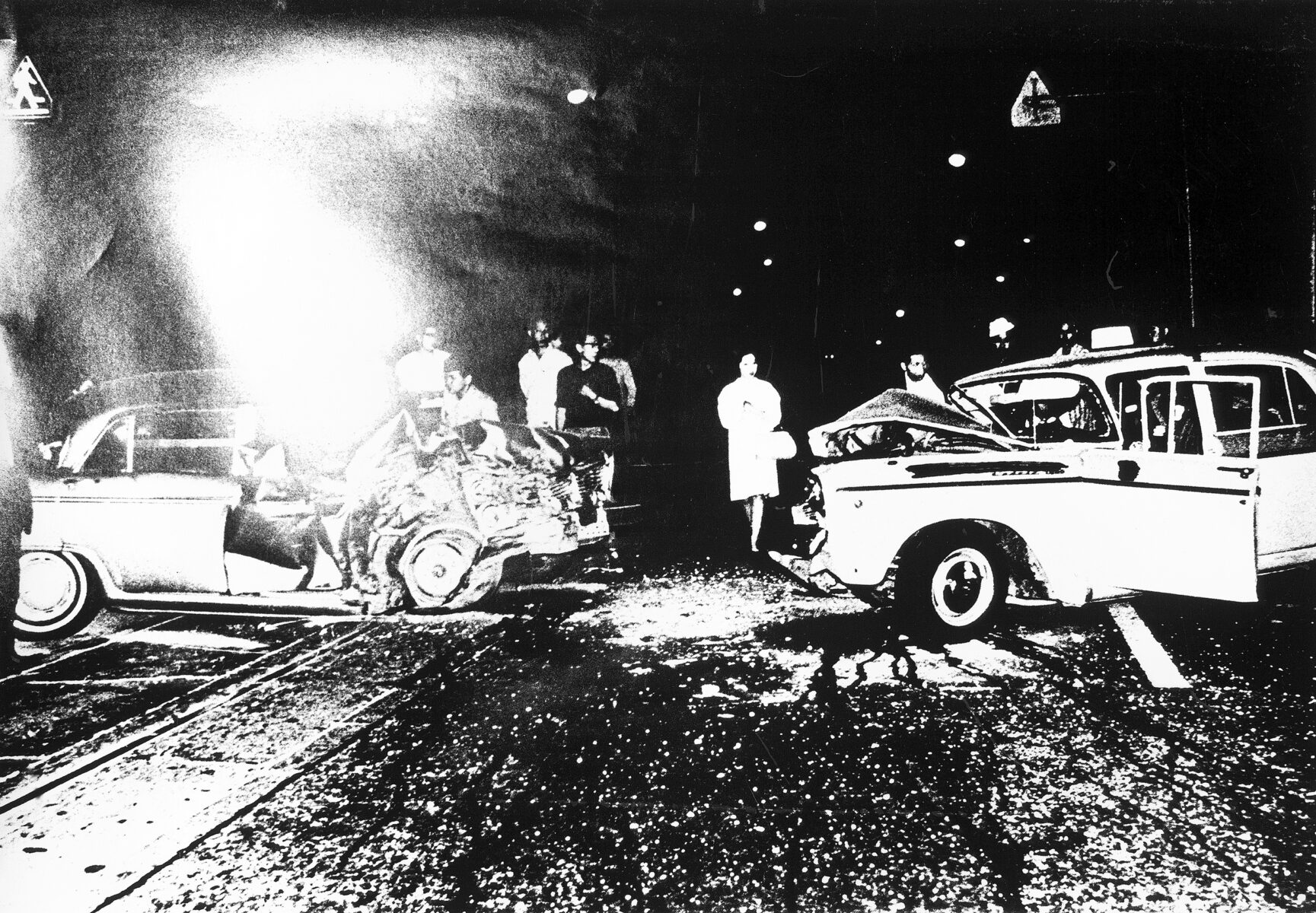 Black & white photo of two cars after an accident by Daido Moriyama