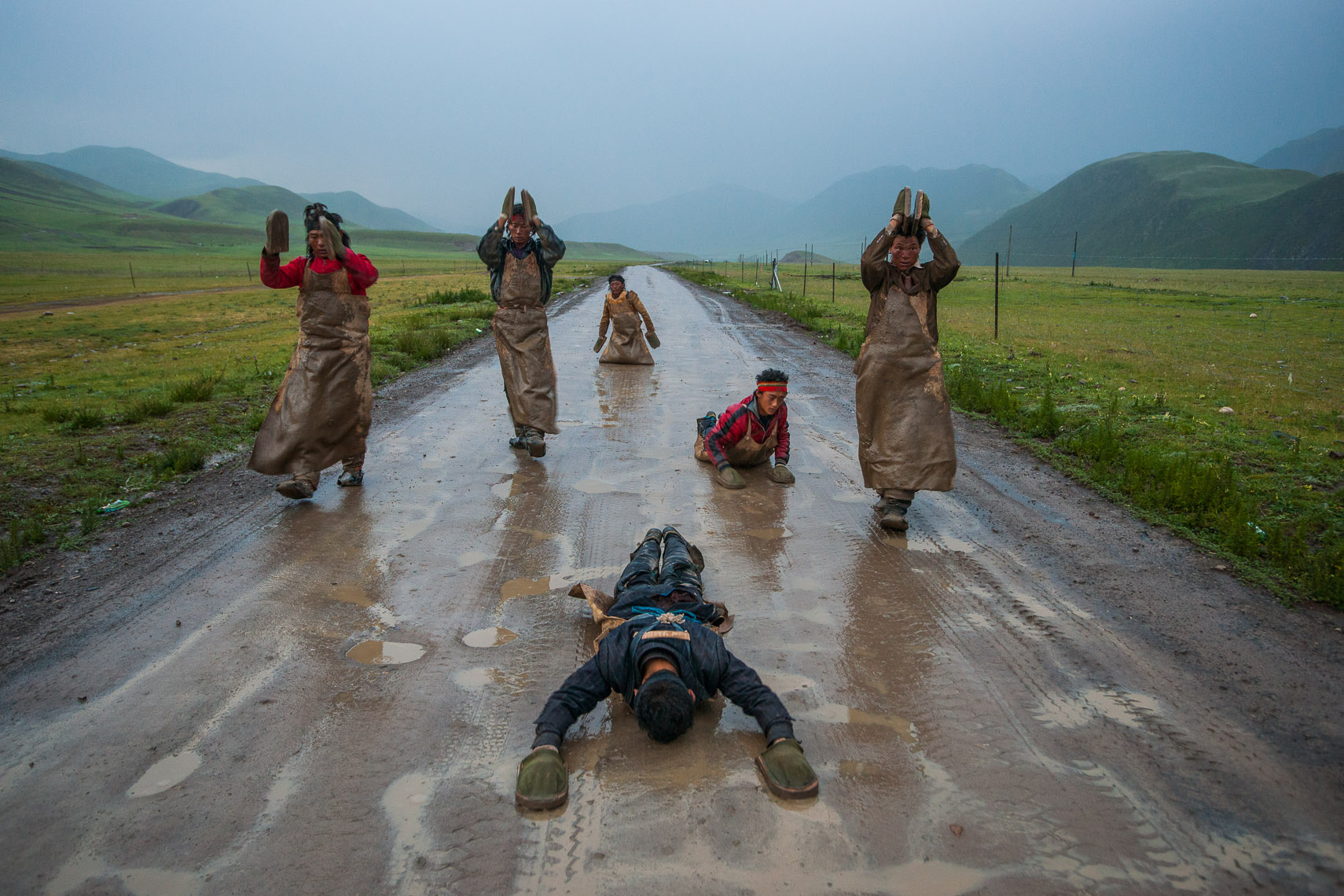 Photography by Michael Yamashita. Women tend their barley fields by hand. Pilgrims, Lhasa