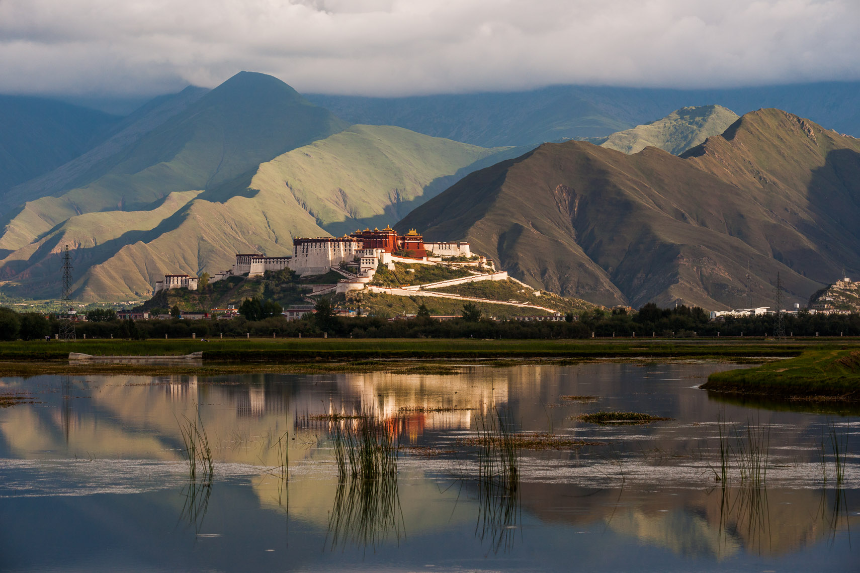 Photography by Michael Yamashita. Palace in Tibet.