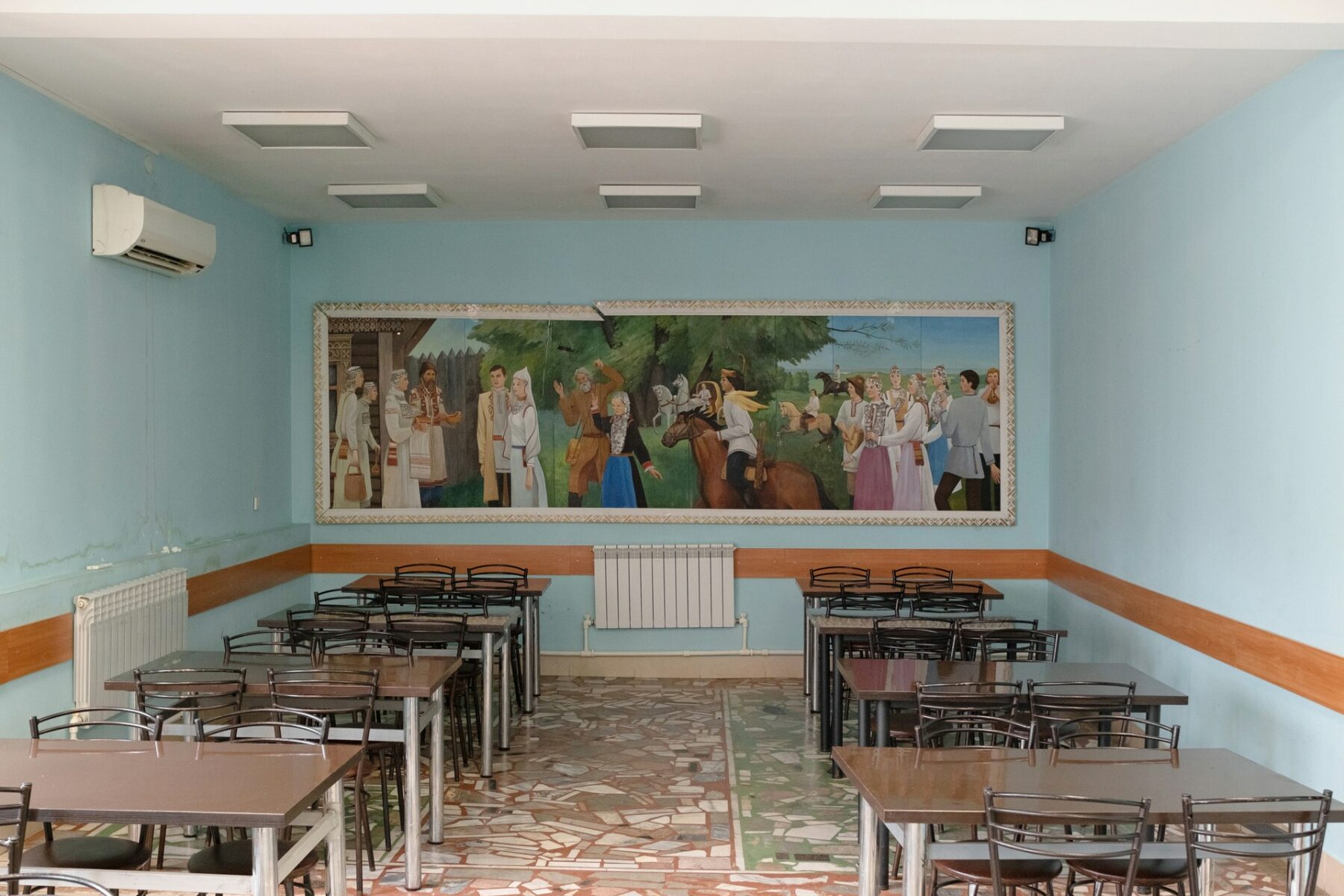 Photo of a school classroom by Ksenia Maksimova.