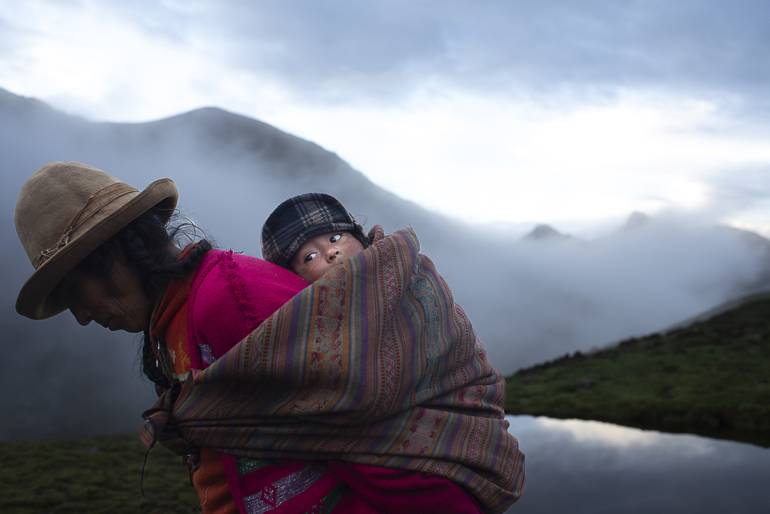 color portrait photo of Q’eros woman and child in peru by Ilaria Miani