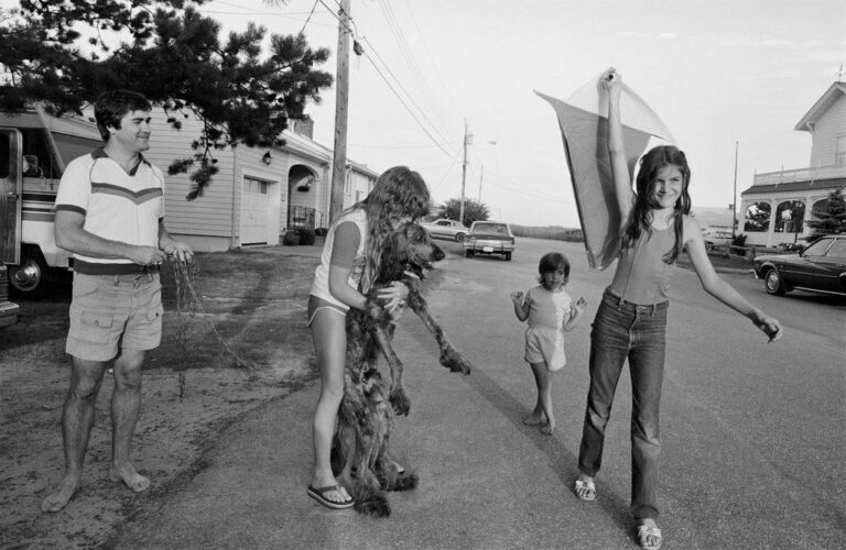 Black & white photography by Sage Sohier, family playing, 1982