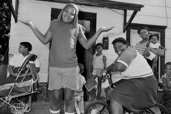 B&W photo by Sage Sohier, African American family, Newburgh, NY, 1983