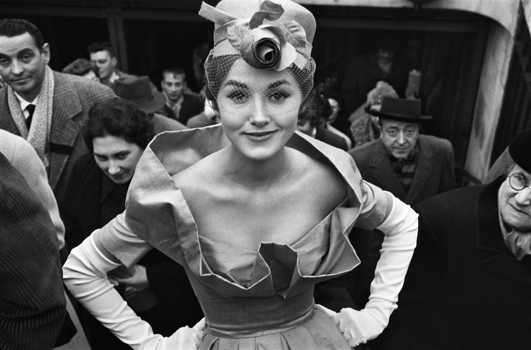 black and white fashion photography in Paris by Frank Horvat