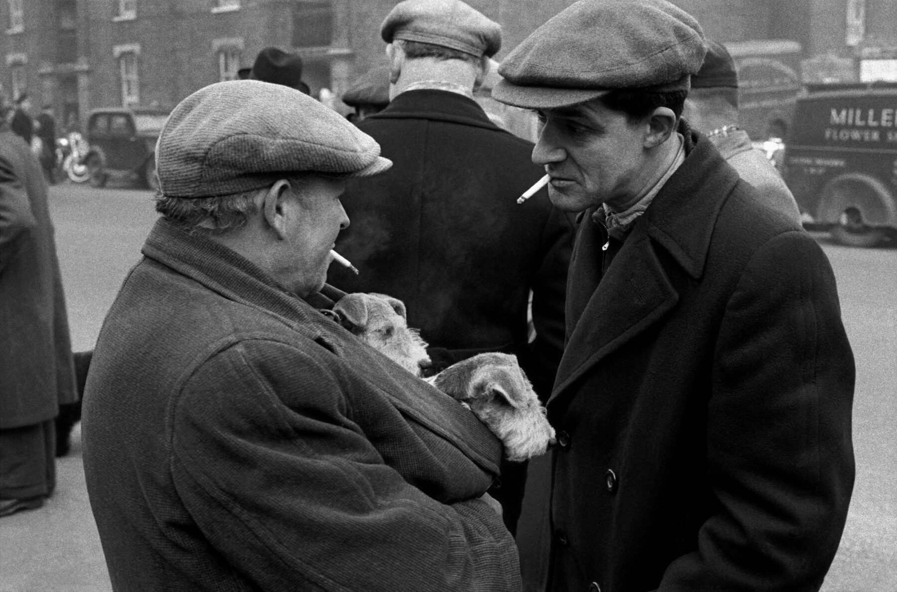 black and white street photo in London by Frank Horvat