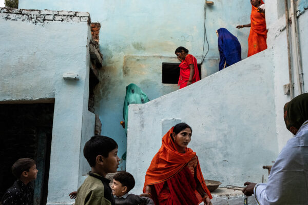 color street photo of Pilgrim house in Chitrakoot - Madhya Pradesh, India by Maude Bardet