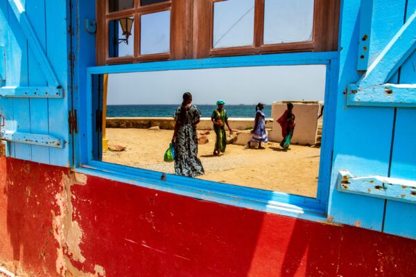 color street photo of people in Senegal by Alfredo Diano
