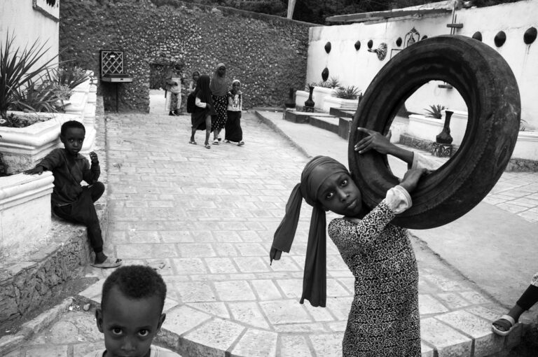 black and white photo of children in the streets of Harrar, Ethiopia by Mehdi Zouari