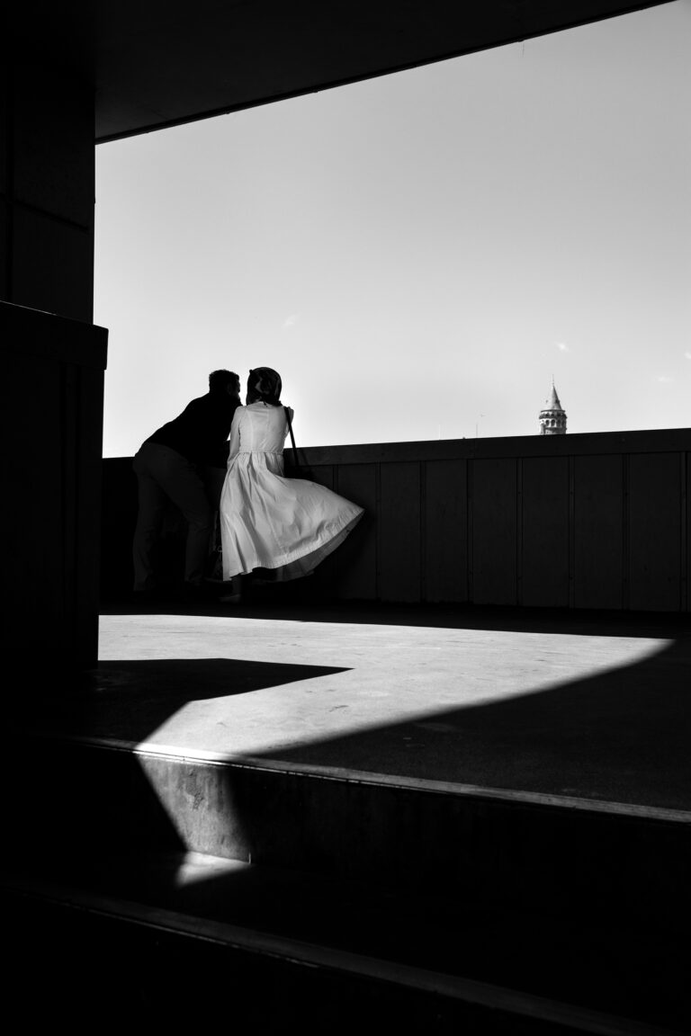 black and white street photo of couple by Murat Harmanlikli